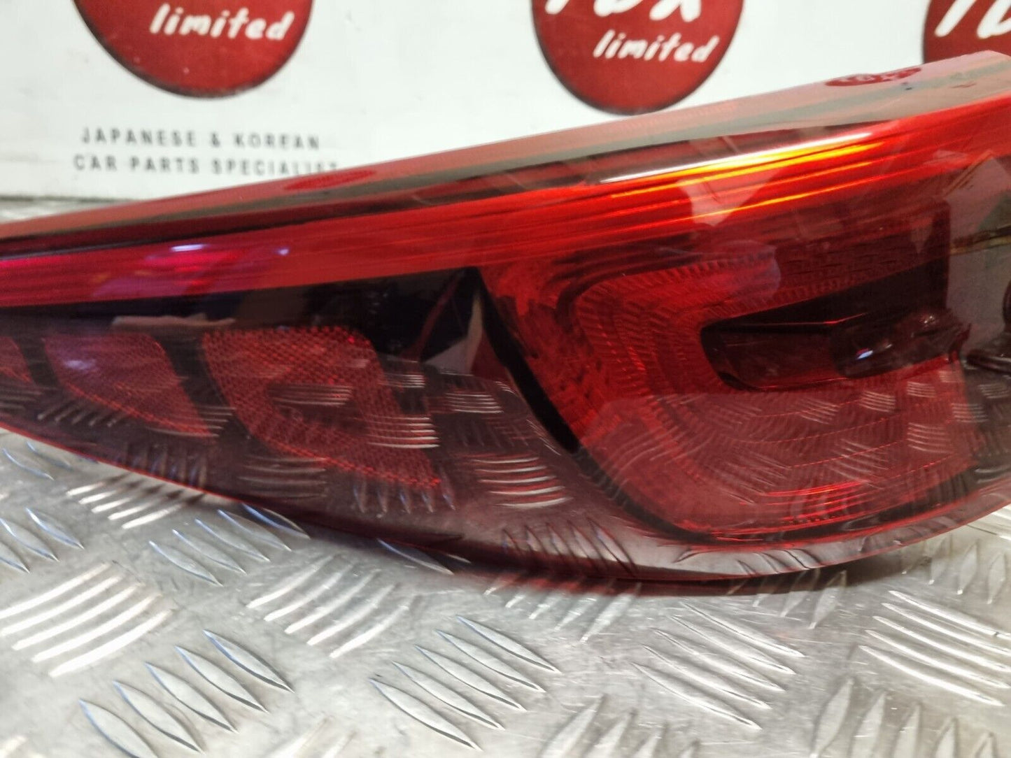 KIA SPORTAGE 2016-2019 MK4 PRE-FACELIFT PASSENGERS SIDE REAR OUTER BRAKE LIGHT