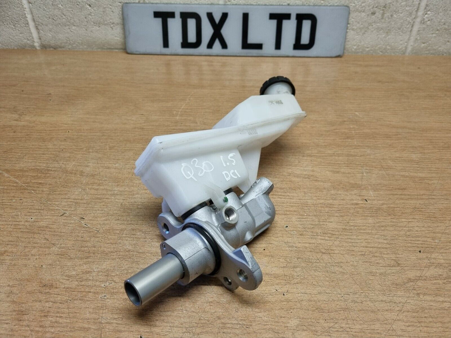 Infiniti Q30 1.5 Diesel Genuine Brake Master Cylinder 2016-2018 A2464300302