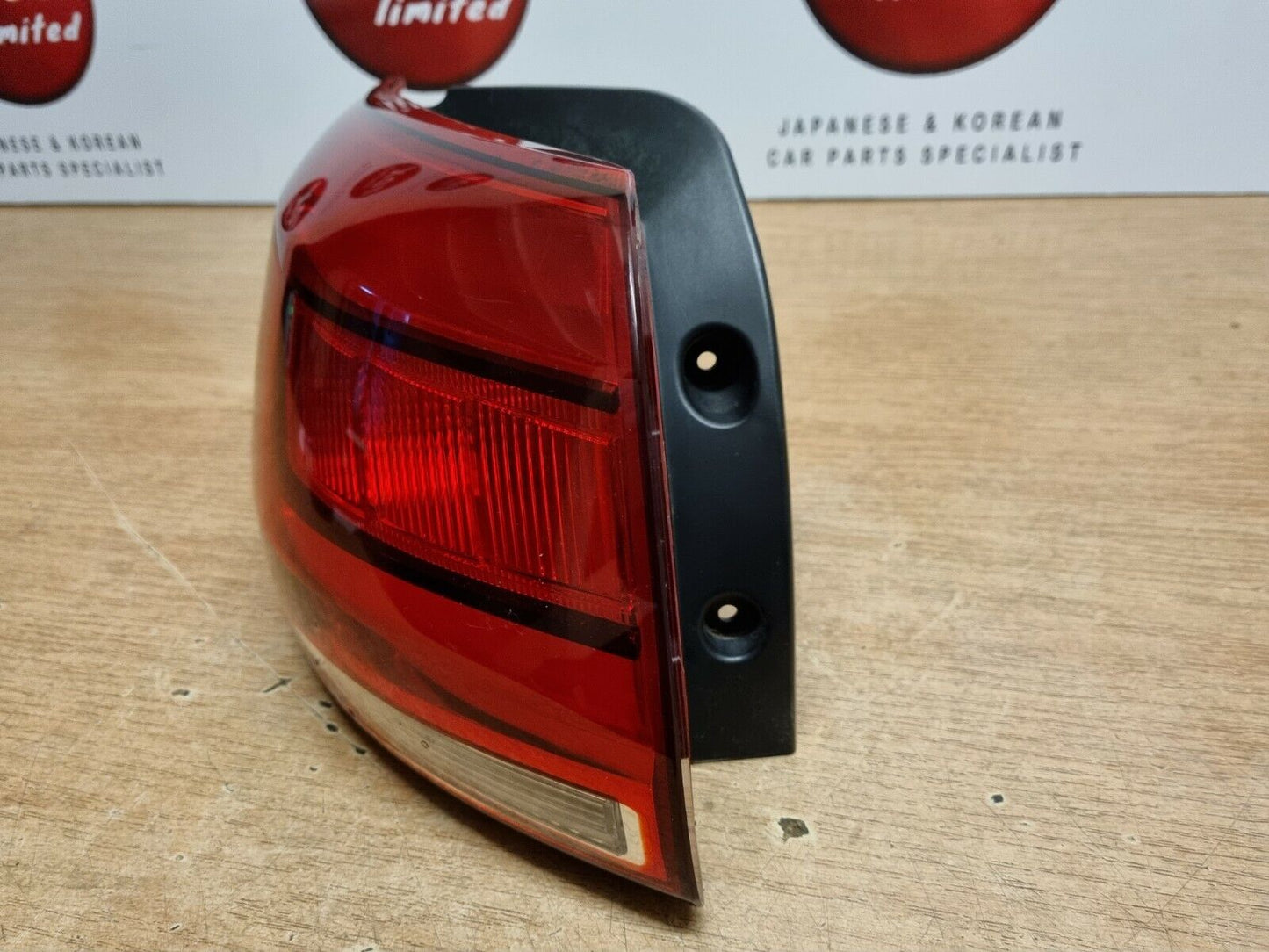 KIA SPORTAGE MK3 FACELIFT GENUINE PASENGERS SIDE REAR TAIL LIGHT LAMP 2013-2015