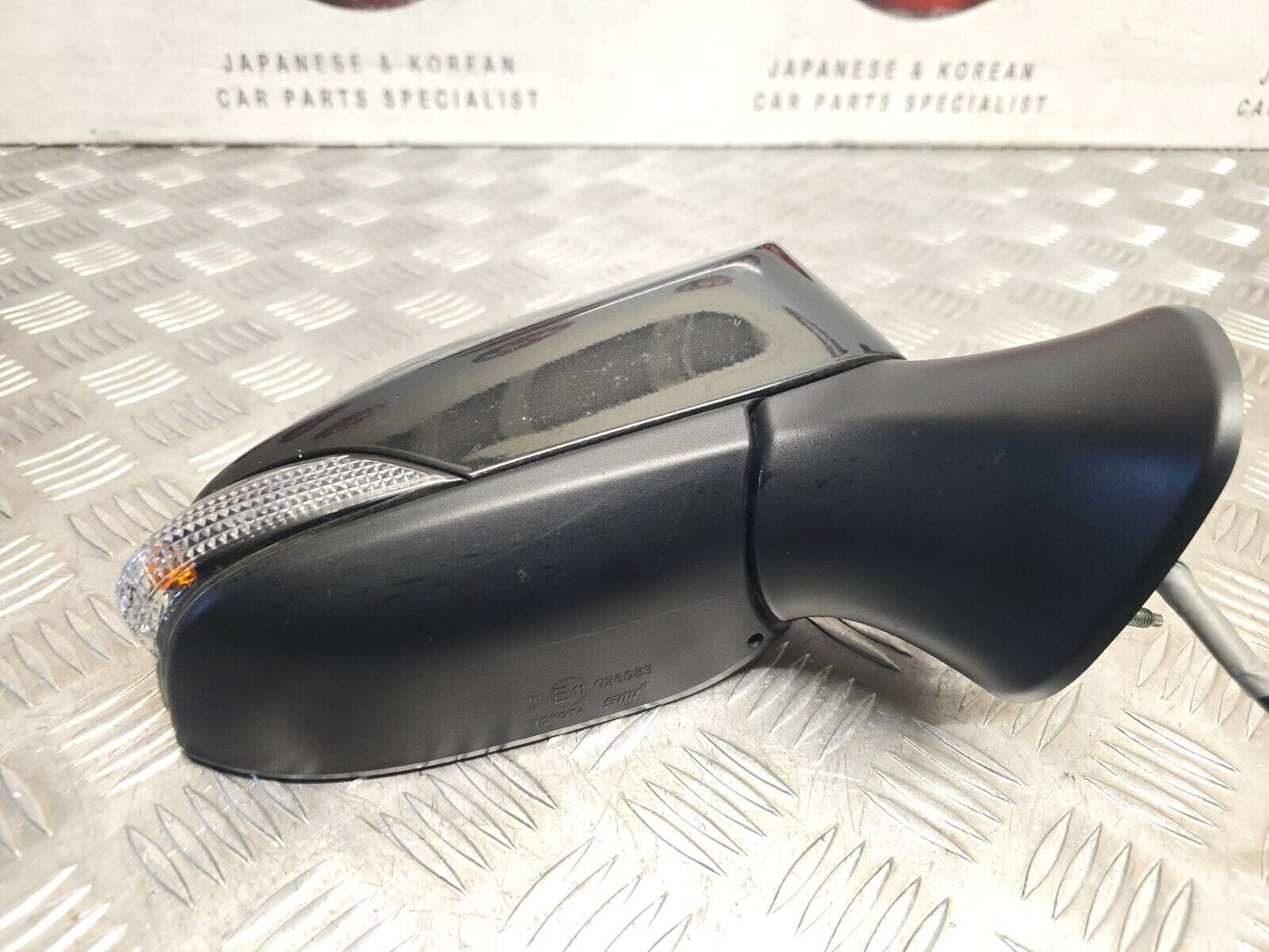 TOYOTA AVENSIS T27 MK3 2015-2018 GENUINE DRIVERS SIDE POWER FOLD WING MIRROR