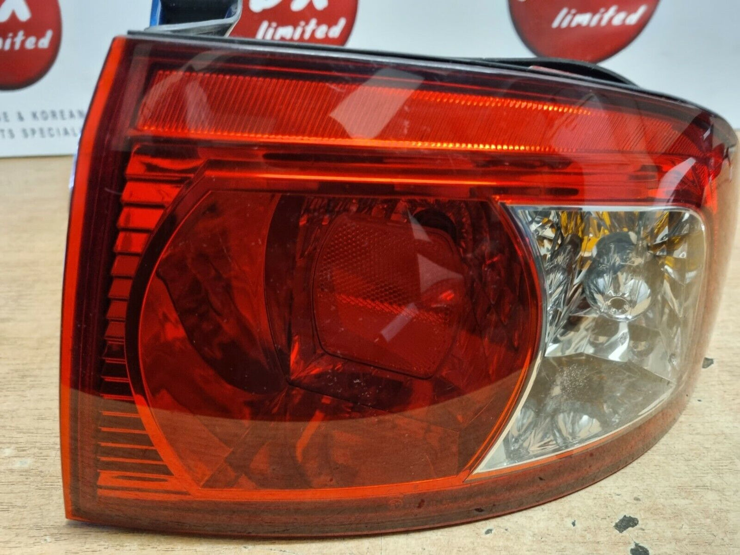 HYUNDAI ELANTRA MK3 2004-2006 OSR GENUINE DRIVERS SIDE OUTER BODY REAR LIGHT