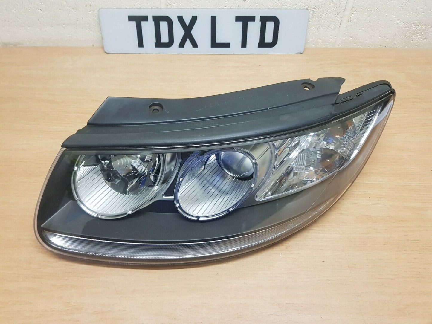 Hyundai Santa Fe Passenger Side Headlight 2010 2011 2012