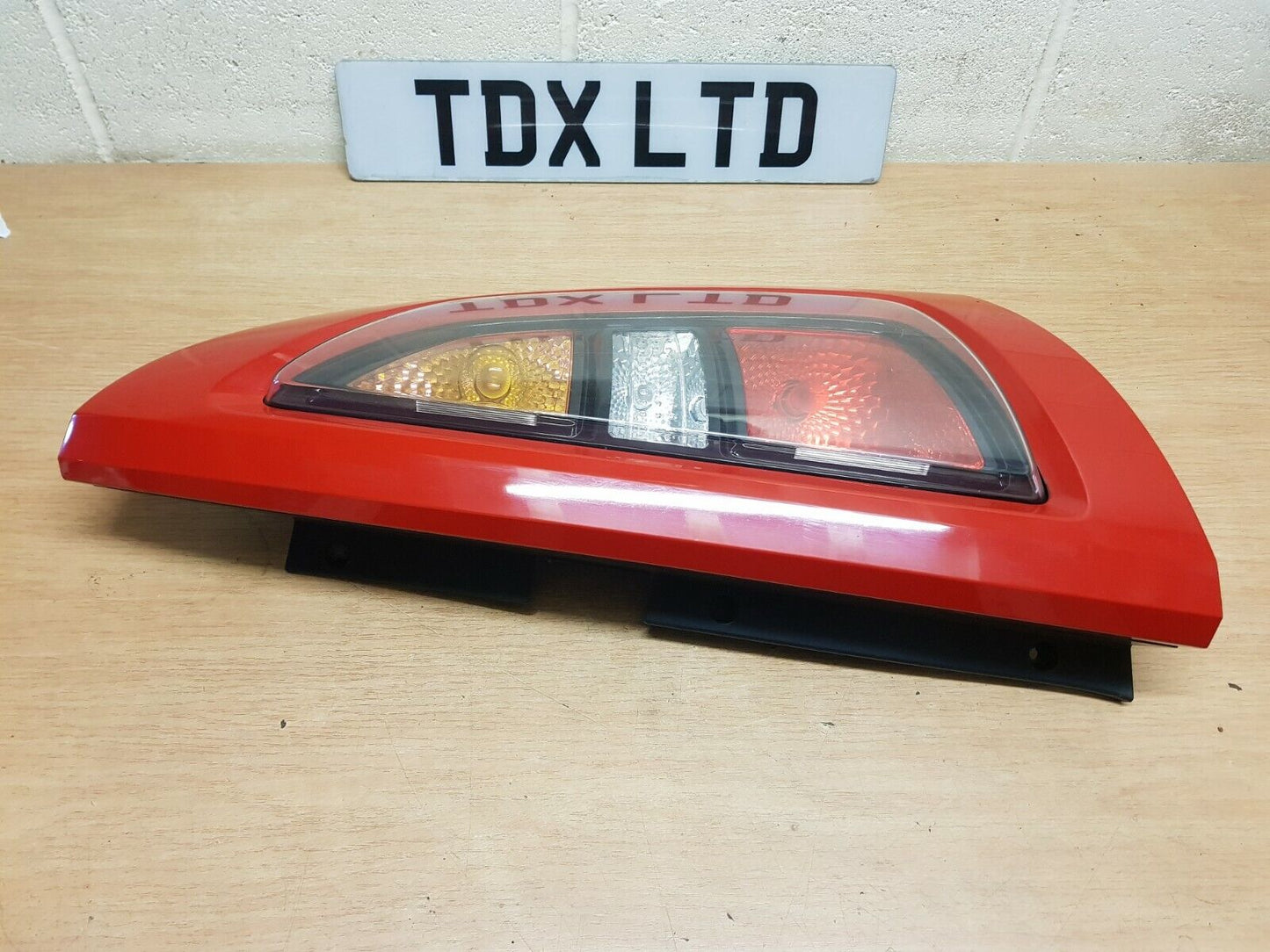 Genuine Kia Soul MK1 Driver Side Rear Outer Red Tail Light Lamp 2009-2013