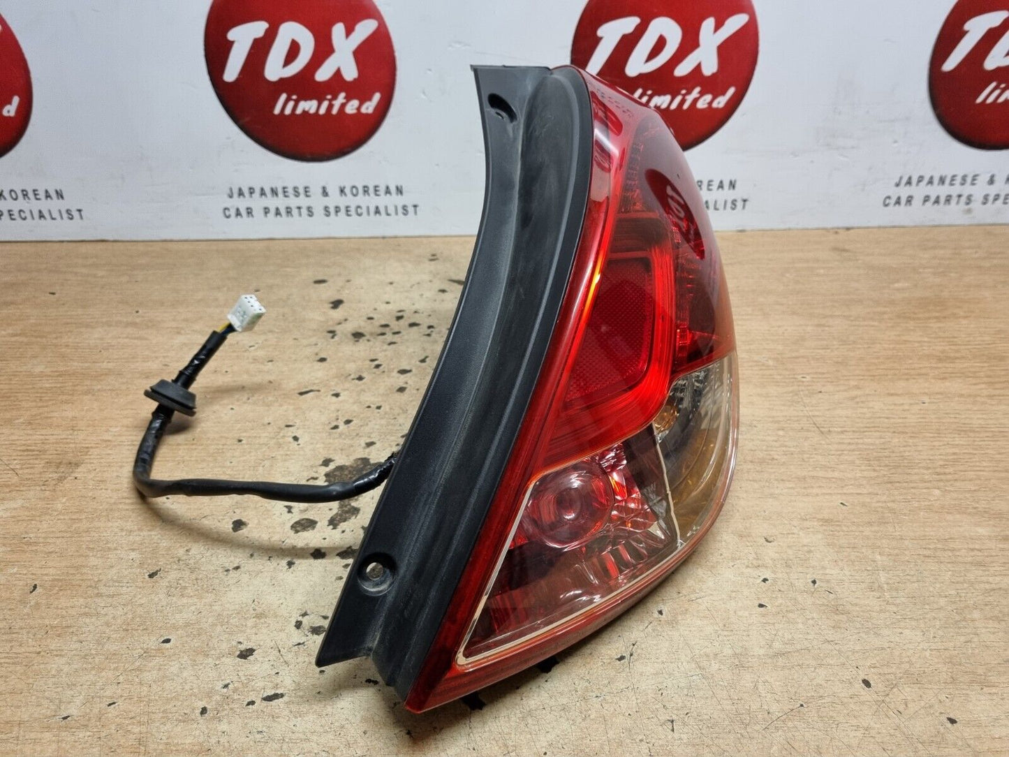 HYUNDAI I20 PB 2012-2014 MK1 FACELIFT GENUINE DRIVERS REAR OUTER LIGHT 92402-1J5