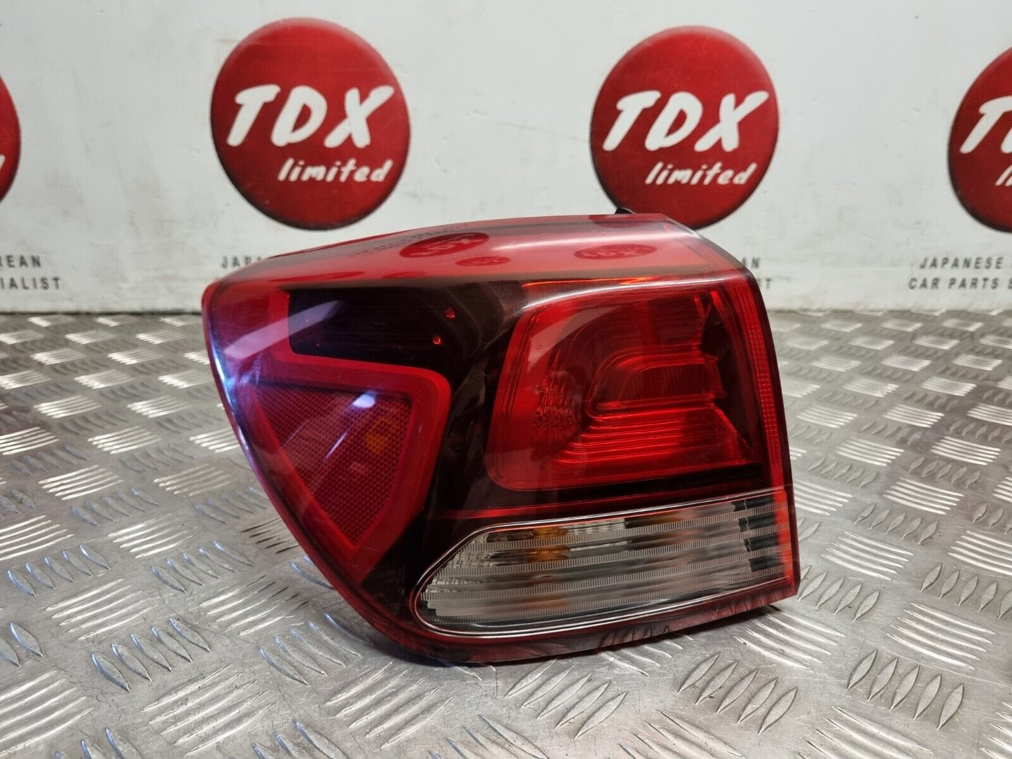 KIA RIO YB MK4 2017-2020 PRE-FACELIFT GENUINE PASSENGERS REAR OUTER BRAKE LIGHT