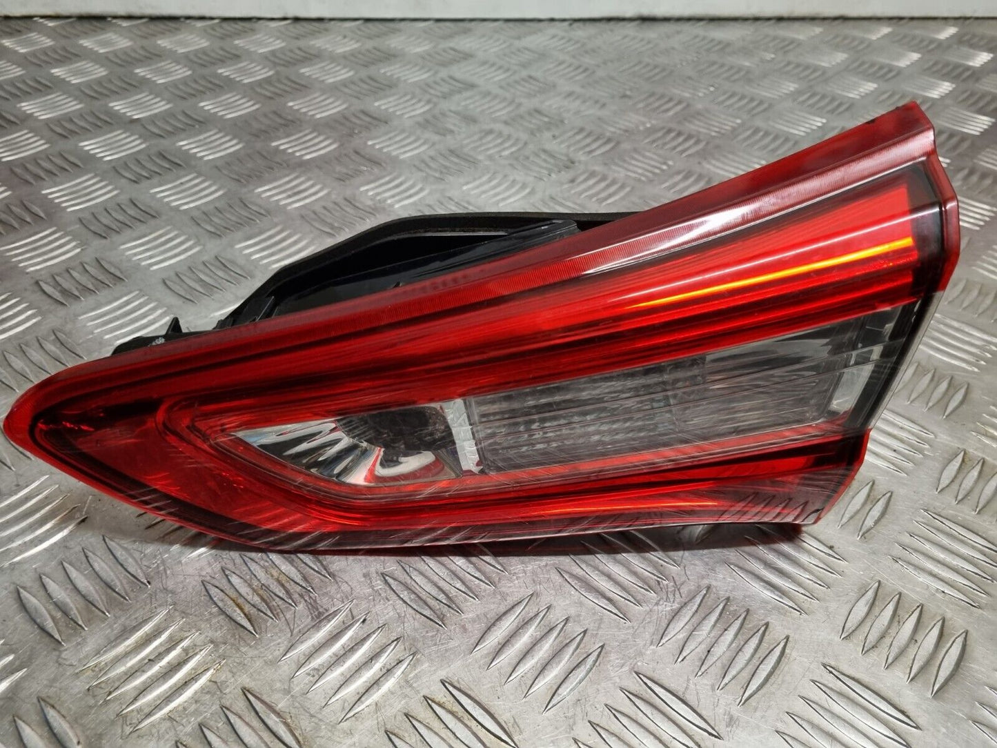 TOYOTA YARIS 2017-2020 MK3 FACELIFT GENUINE DRIVER REAR LED TAILGATE INNER LIGHT