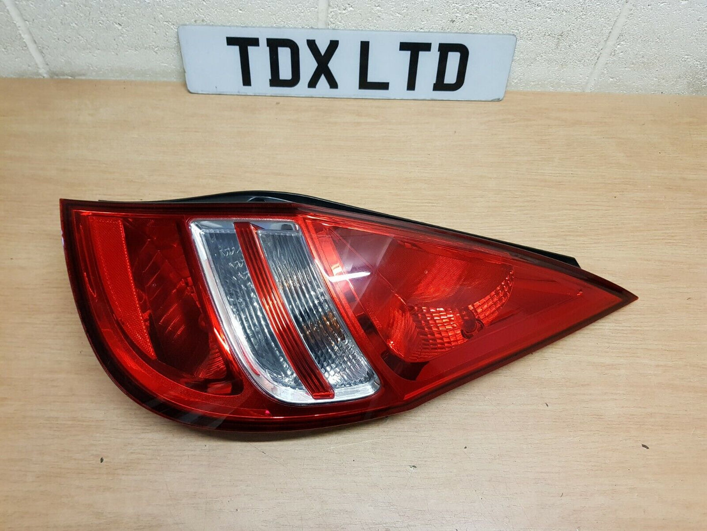 Genuine Hyundai i30 MK1 Drivers Rear Outer Tail Light Lamp 2008-2011