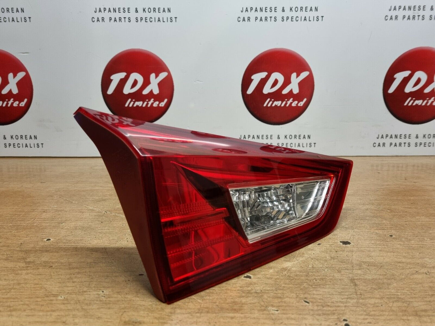 TOYOTA AURIS ESTATE PRE-FACELIFT PASSENGERS SIDE REAR TAILGATE LIGHT 2013-2015