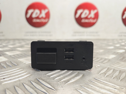 MAZDA MX-5 MK4 (ND) 2015-2019 GENUINE USB AUX PORT HUB MODULE + SD CARD MAP