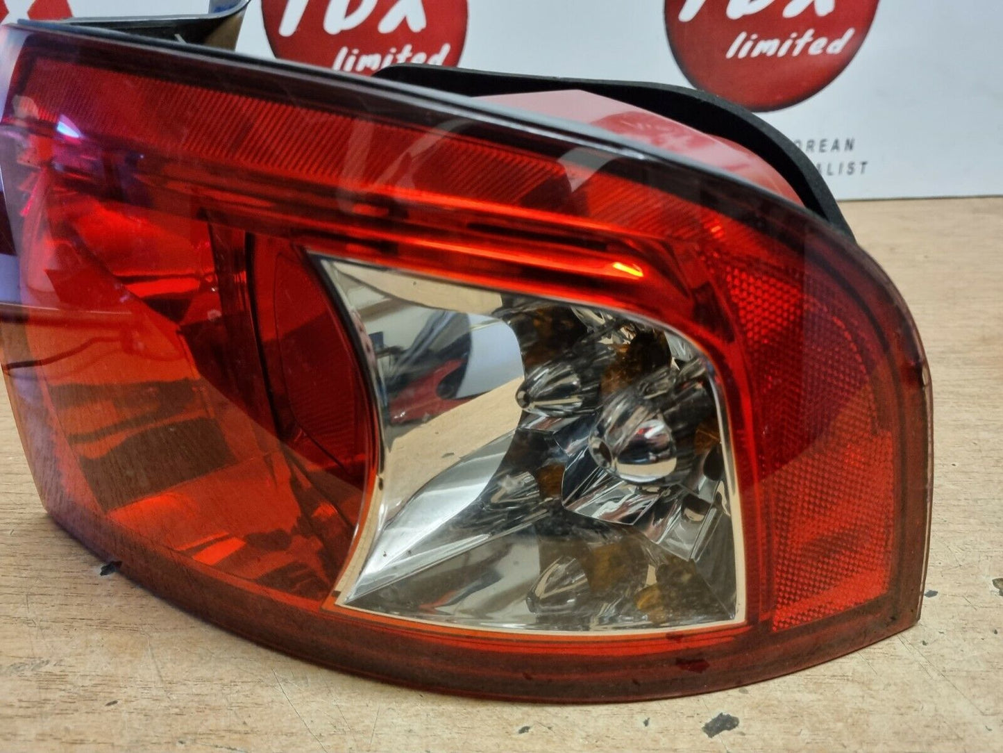 HYUNDAI ELANTRA MK3 2004-2006 OSR GENUINE DRIVERS SIDE OUTER BODY REAR LIGHT