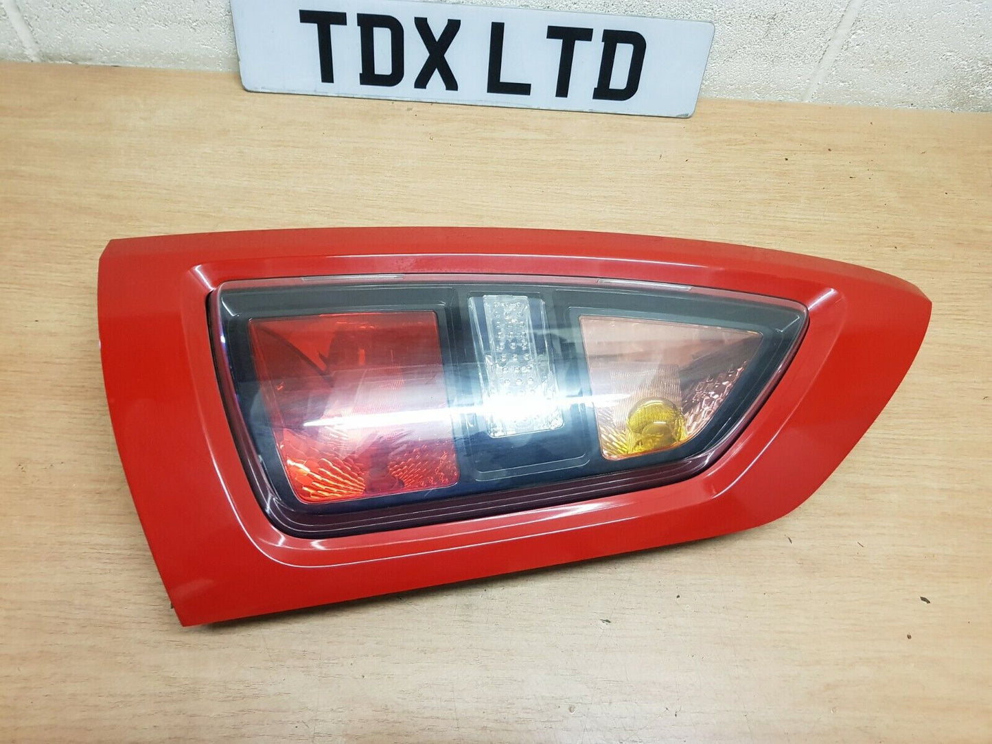 Genuine Kia Soul MK1 Driver Side Rear Outer Red Tail Light Lamp 2009-2013