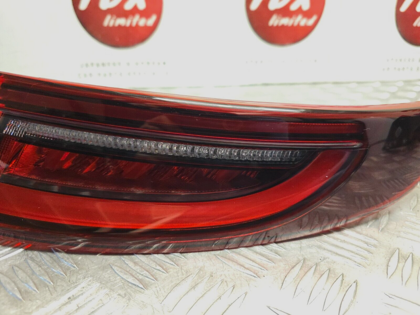 KIA PROCEED (CD) MK3 2019-2023 GENUINE DRIVERS SIDE REAR OUTER LED BRAKE LIGHT