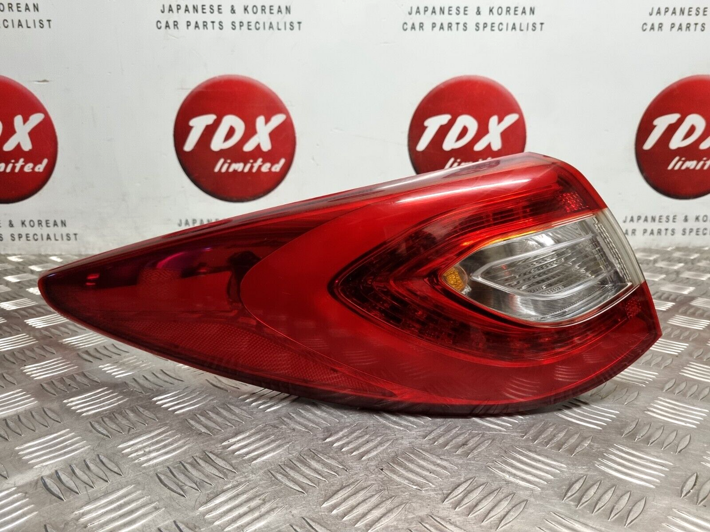 HYUNDAI IX35 EL 2010-2015 GENUINE PASSENGER REAR OUTER LED BRAKE LIGHT 92401-2Y5