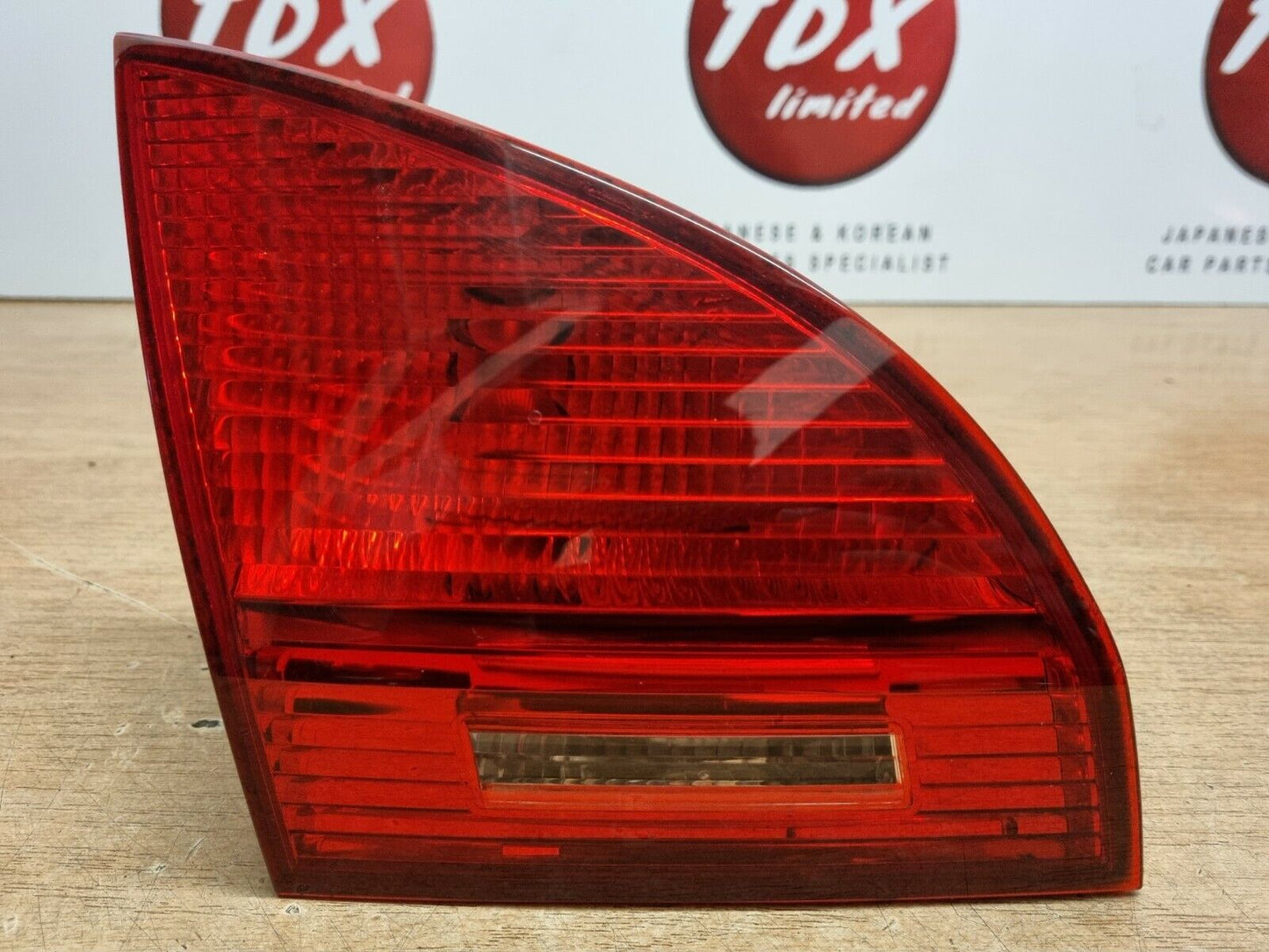 KIA VENGA PRE-FACELIFT GENUINE PASSENGERS REAR INNER TAILGATE LIGHT 2010-2015