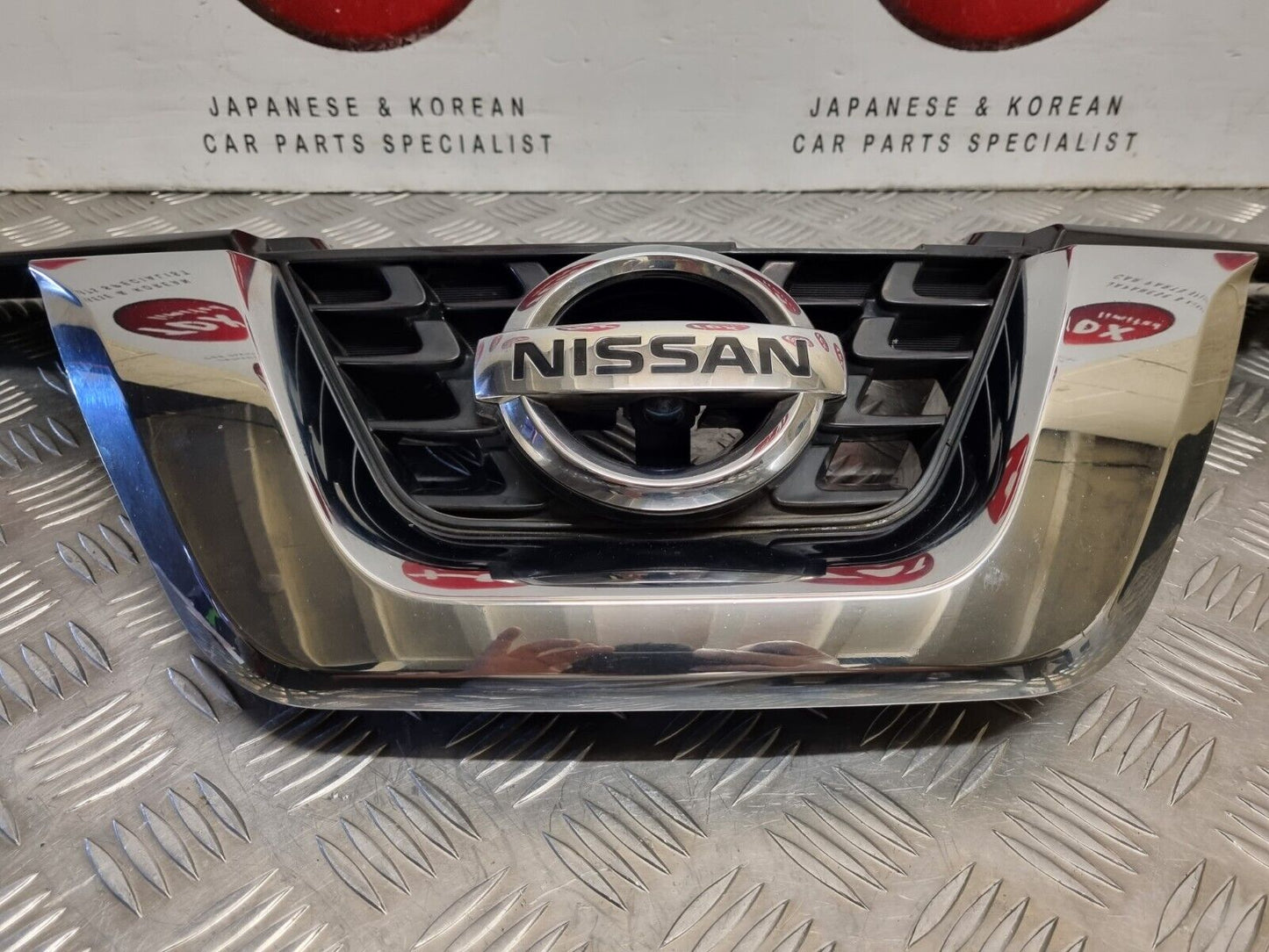 NISSAN JUKE 2014-2019 F15 FACELIFT GENUINE FRONT BUMPER CHROME GRILLE + CAMERA