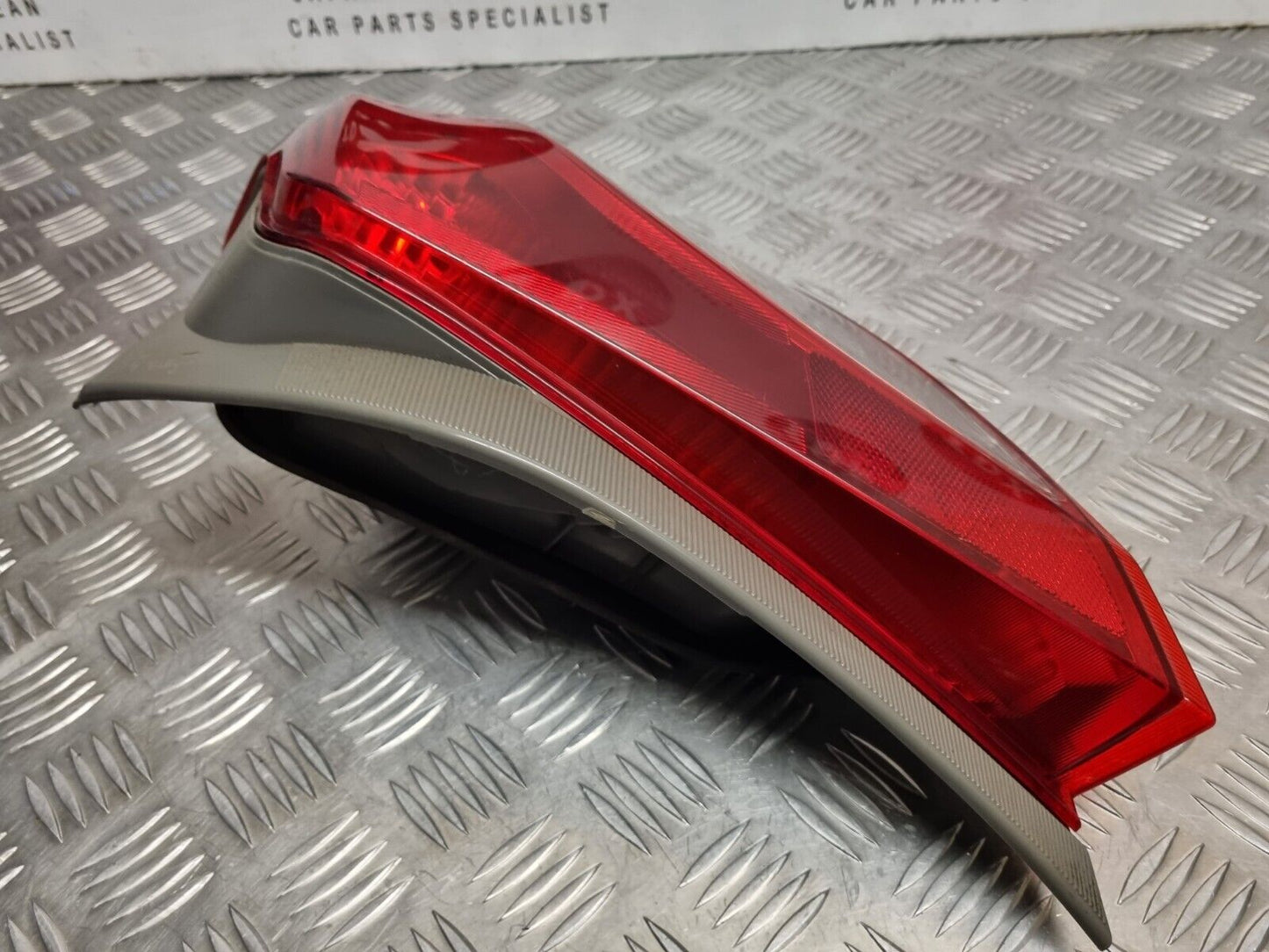 TOYOTA YARIS 2012-2015 PRE-FACELIFT GENUINE DRIVERS SIDE BACK BODY BRAKE LIGHT