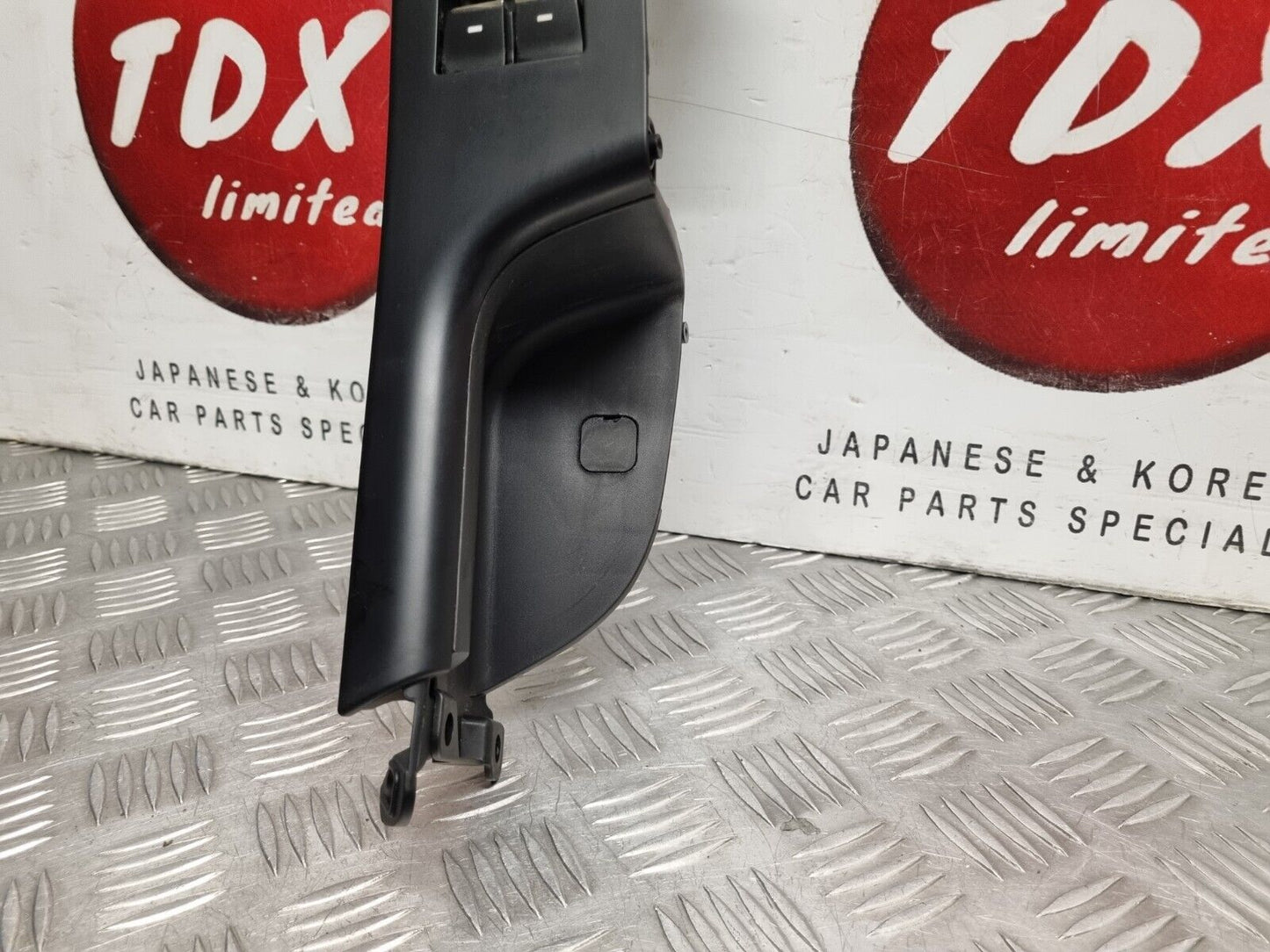 HYUNDAI TUCSON 2015-2018 GENUINE DRIVERS FRONT WINDOW SWITCH PANEL 93570D3600