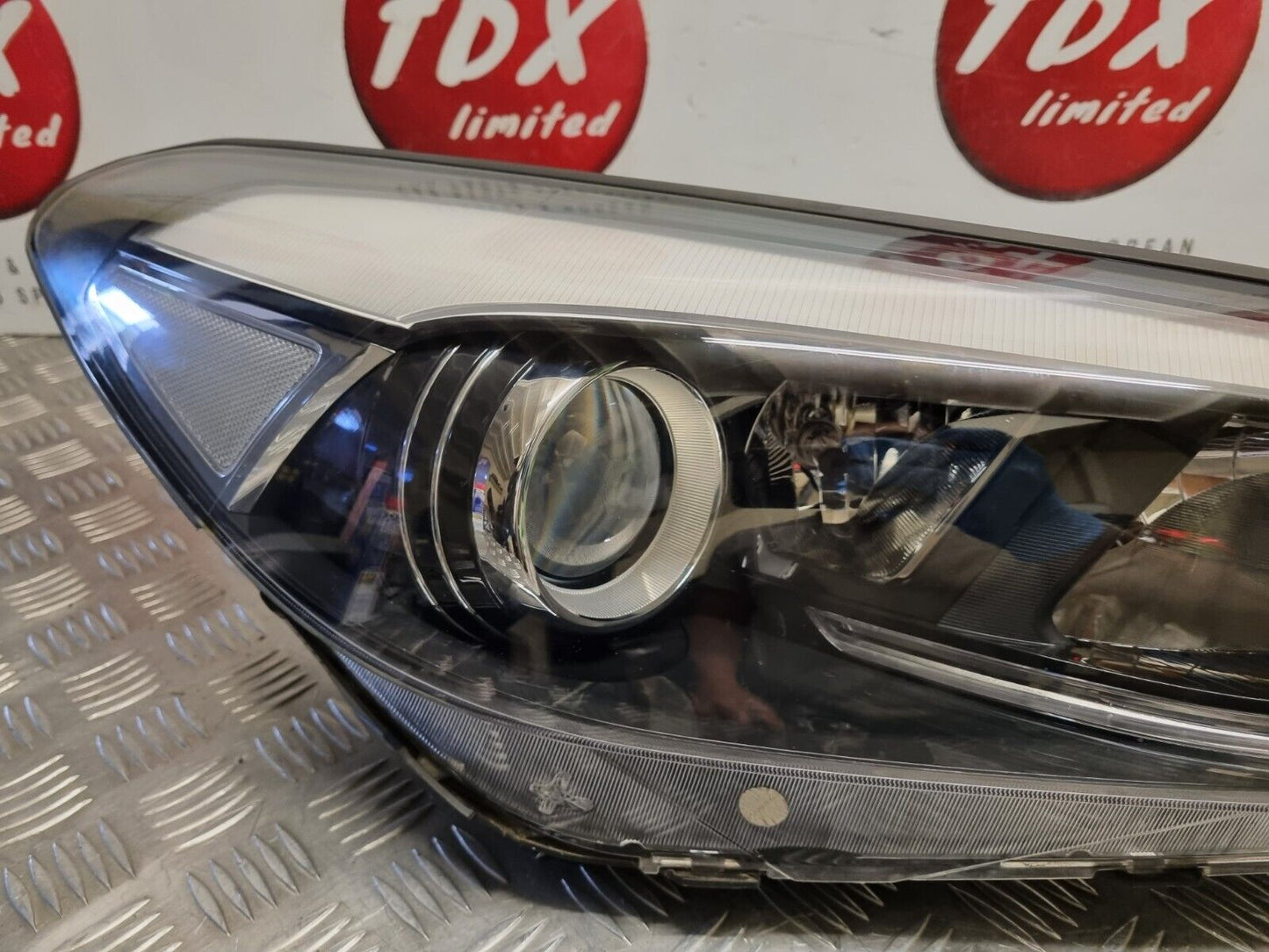 HYUNDAI TUCSON (TL) 2015-2018 PRE-FACELIFT DRIVERS HALOGEN HEADLIGHT 92102-D7110