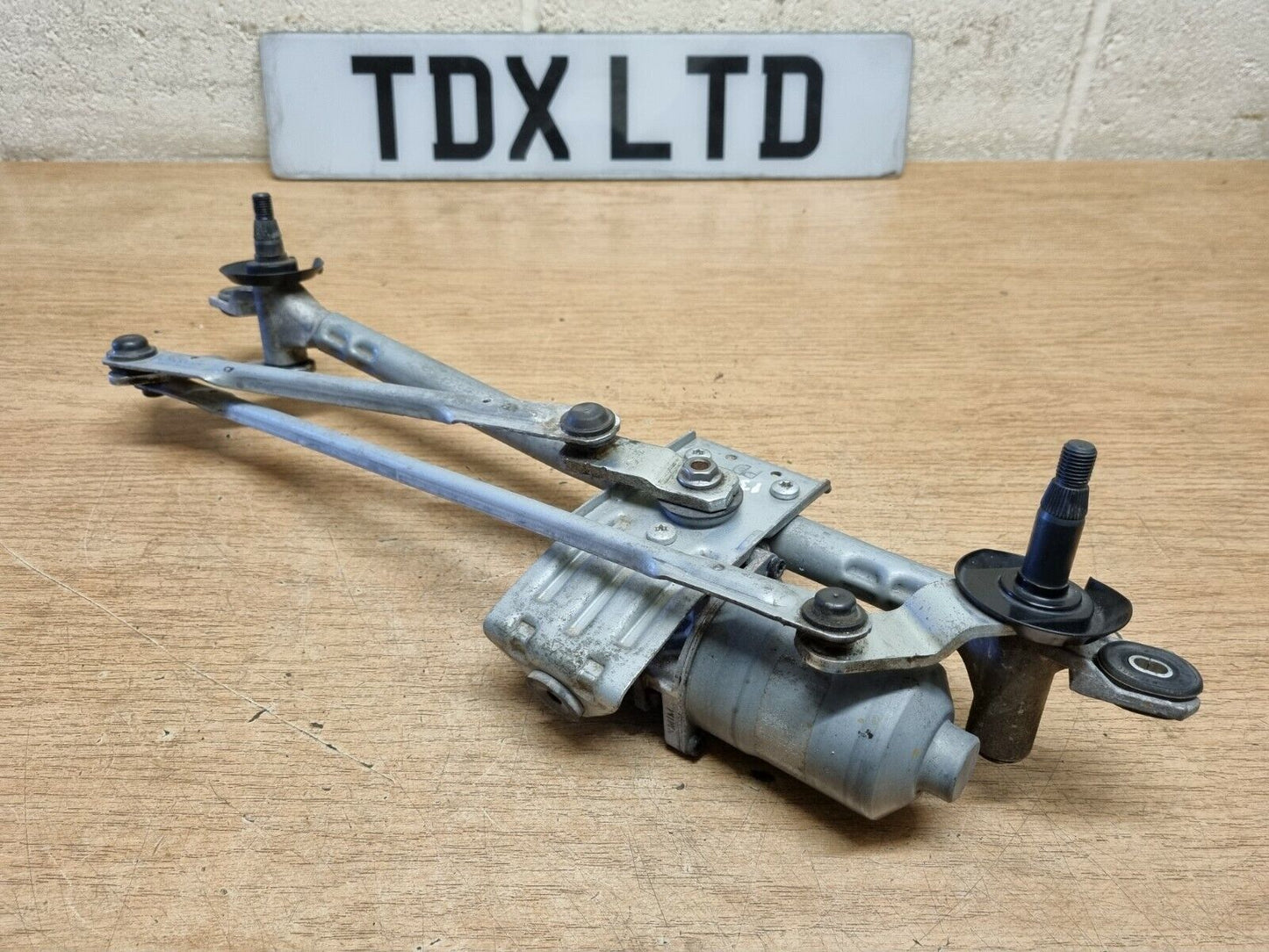 HYUNDAI I30N 2017-2020 GENUINE FRONT WINDSCREEN WIPER MOTOR + LINKAGE