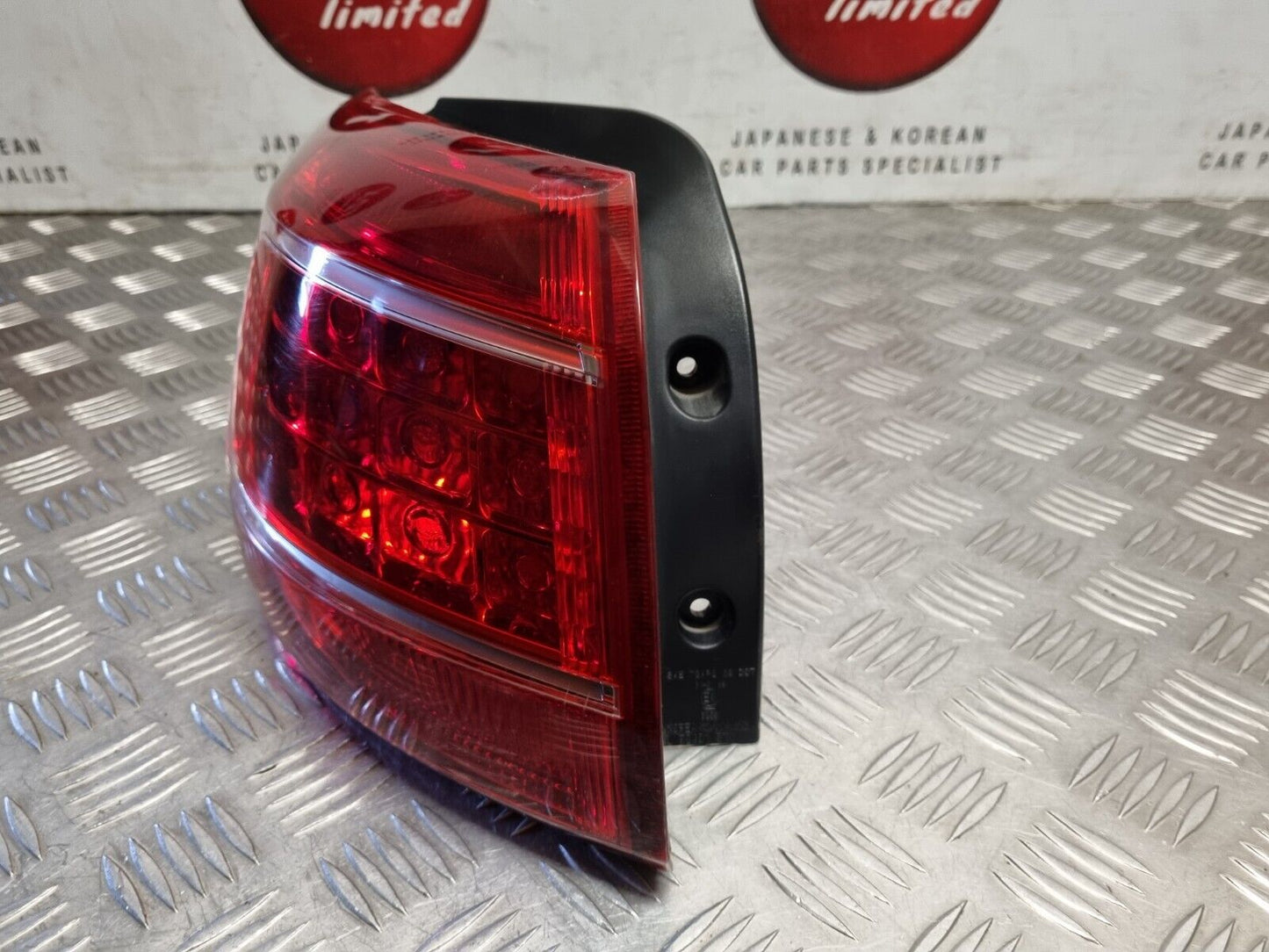 KIA SPORTAGE MK3 2010-2013 PRE-FACELIFT GENUINE PASSENGERS REAR OUTER LIGHT LAMP