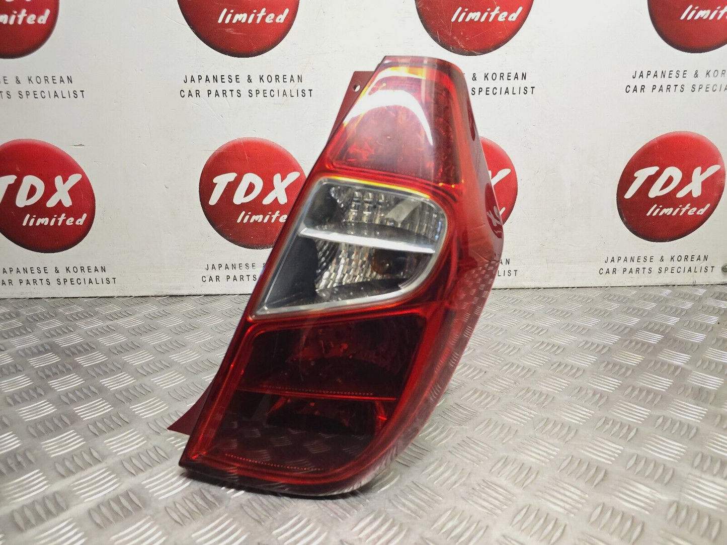 HYUNDAI I10 PA 2011-2013 FACELIFT DRIVERS SIDE REAR OUTER BRAKE LIGHT 92402-0X1