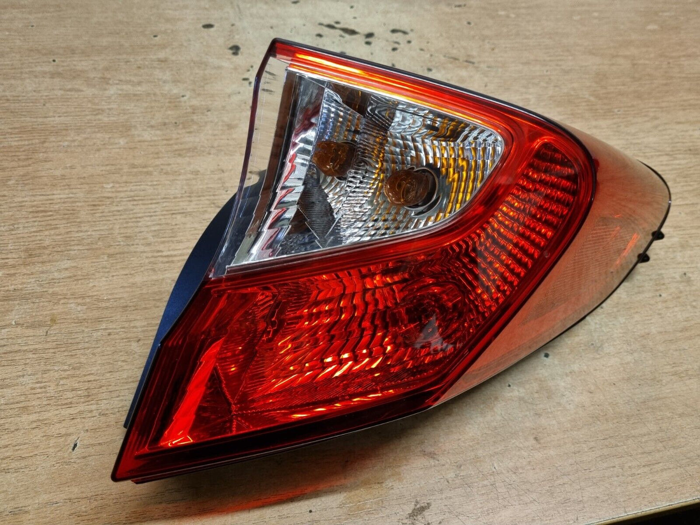 TOYOTA C-HR 2016-2019 PRE-FACELIFT GENUINE DRIVERS SIDE REAR OUTER BRAKE LIGHT