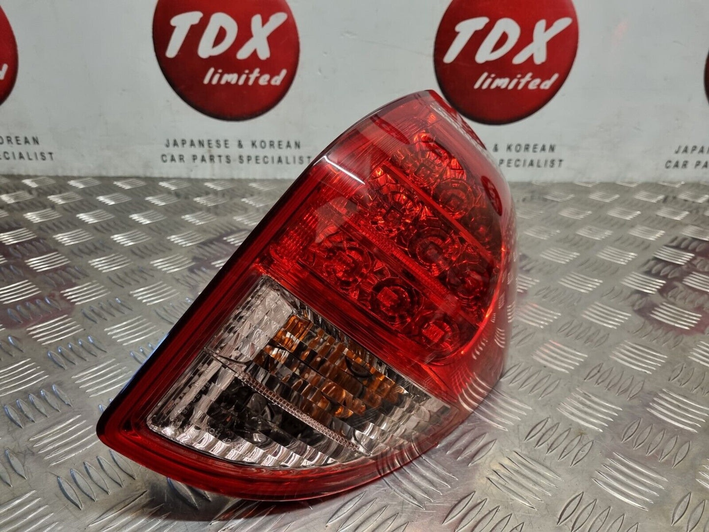 TOYOTA RAV4 MK3 2006-2009 GENUINE DRIVERS SIDE REAR OUTER BODY LED BRAKE LIGHT