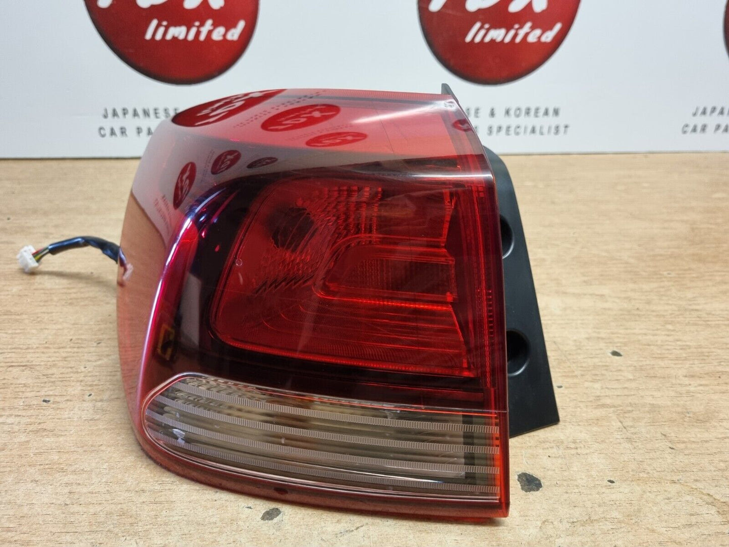 KIA RIO MK4 2017-2020 PRE-FACELIFT GENUINE PASSENGERS REAR OUTER BRAKE LIGHT