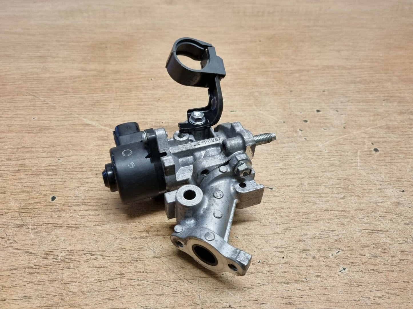 Toyota Auris Hybrid 1.8 Petrol Genuine EGR Valve 2010-2018 25620-37120