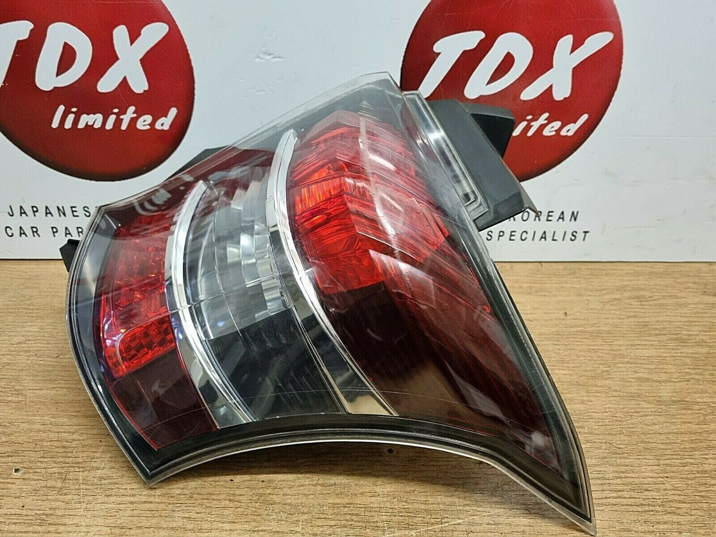 TOYOTA IQ 2008-2015 GENUINE DRIVERS SIDE REAR OUTER BODY TAIL LIGHT BRAKE LAMP