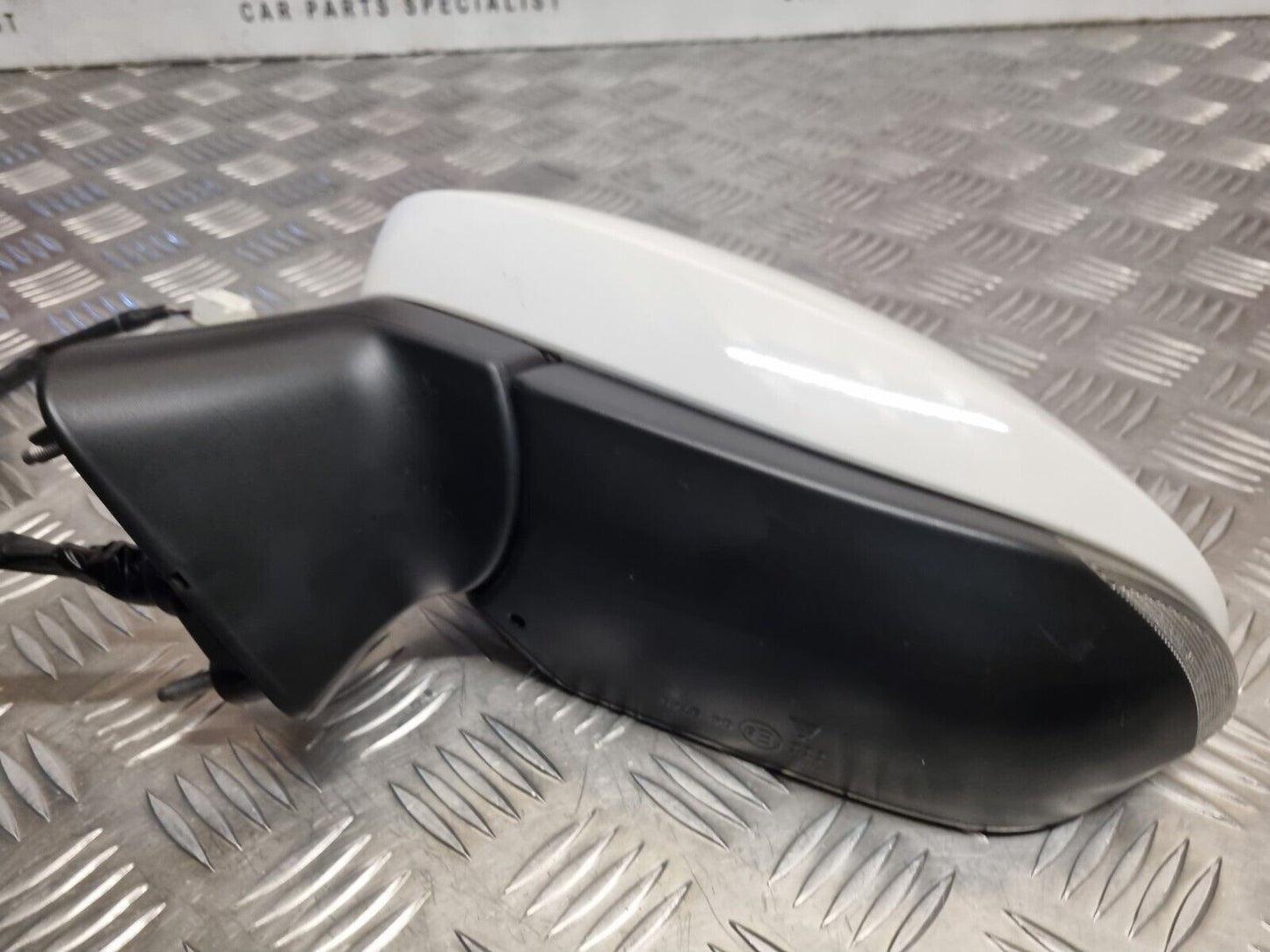 TOYOTA COROLLA MK12 2019-2023 GENUINE PASSENGER SIDE MANUAL FOLD WING MIRROR 040