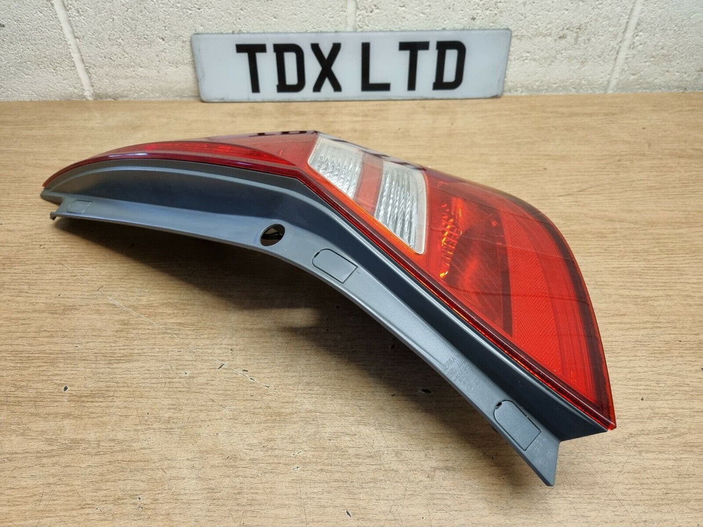 Hyundai I30 MK1 Hatch Drivers Side Rear Tail Light Lamp 2007-2011 92402-2L010