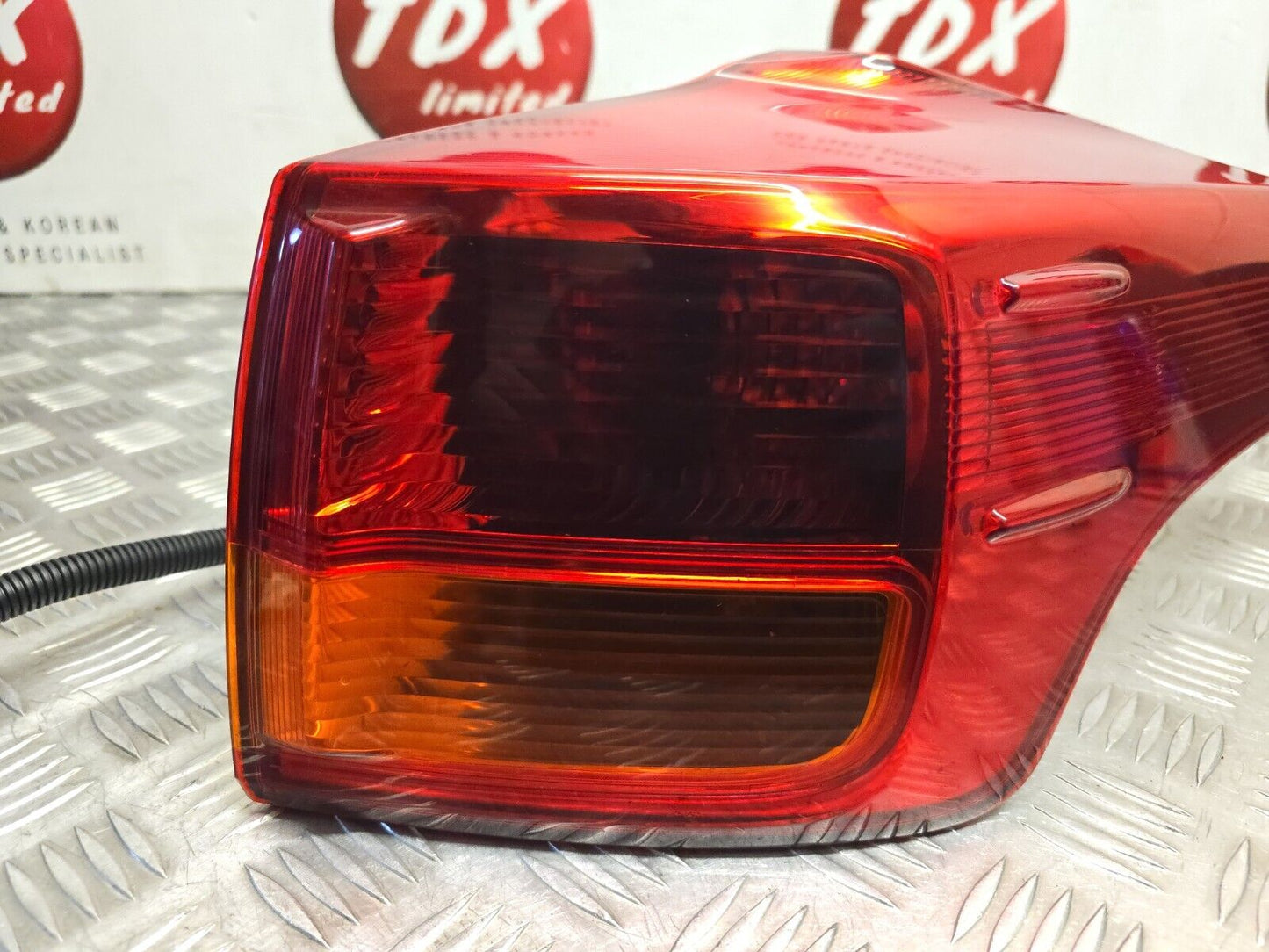 TOYOTA RAV4 (XA40) MK4 2012-2015 GENUINE DRIVERS SIDE REAR OUTER BRAKE LIGHT