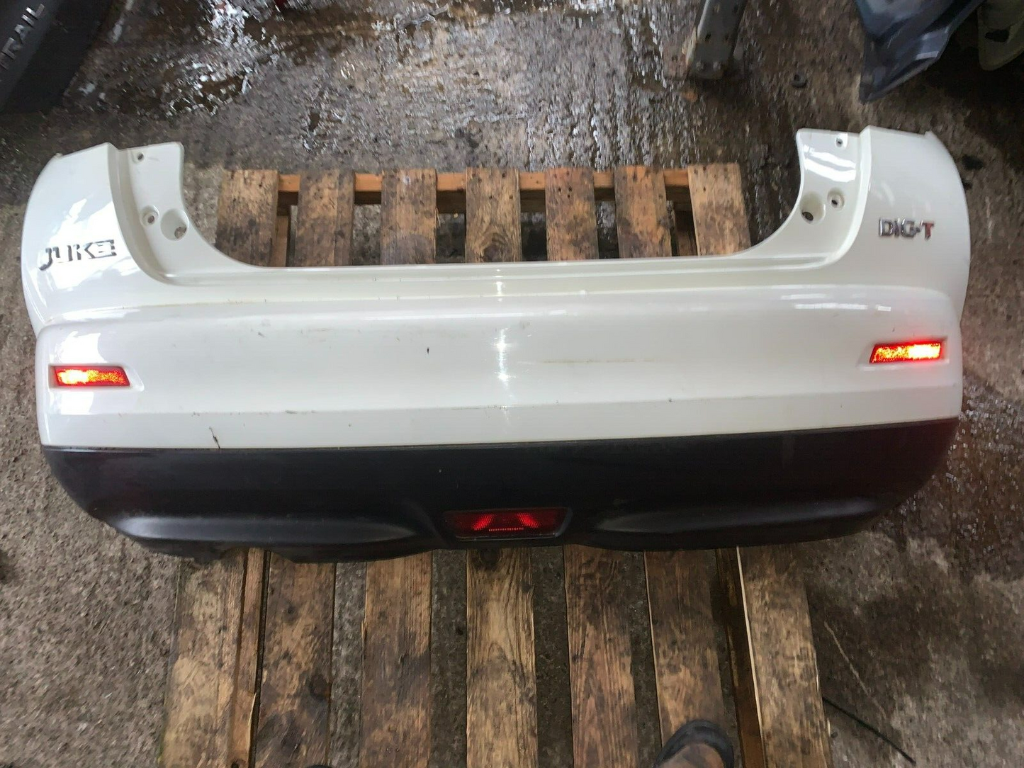 NISSAN JUKE MK1 2010-2014 PRE-FACELIFT GENUINE DIG-T REAR BUMPER WHITE