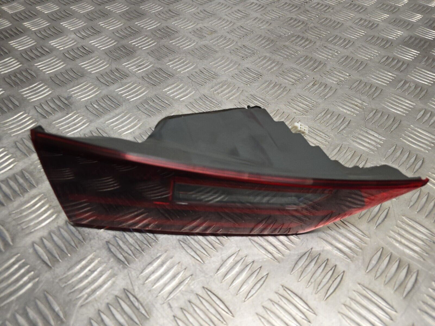 LEXUS IS300H MK3 2013-2017 GENUINE PASSENGERS REAR INNER BOOTLID LED BRAKE LIGHT