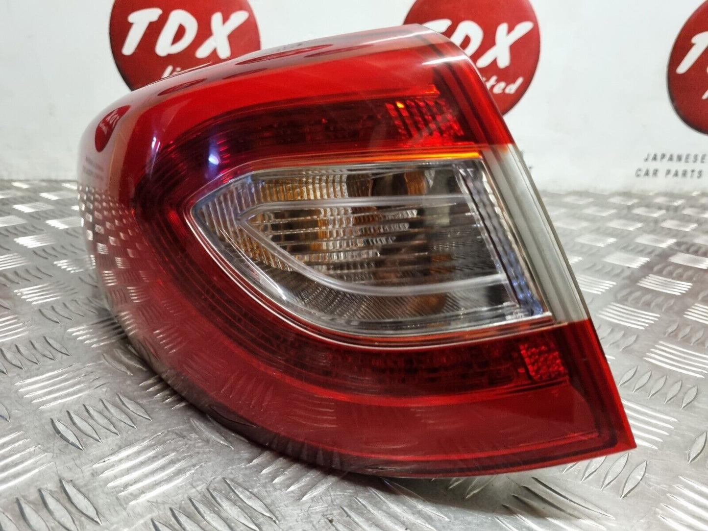 HYUNDAI IX35 EL 2010-2015 GENUINE PASSENGER REAR OUTER LED BRAKE LIGHT 92401-2Y5