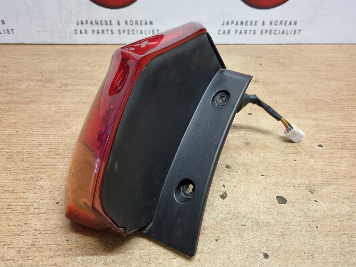 KIA CEED MK2 JD 2012-2015 PRE-FACELIFT GENUINE PASSENGERS REAR OUTER BRAKE LIGHT