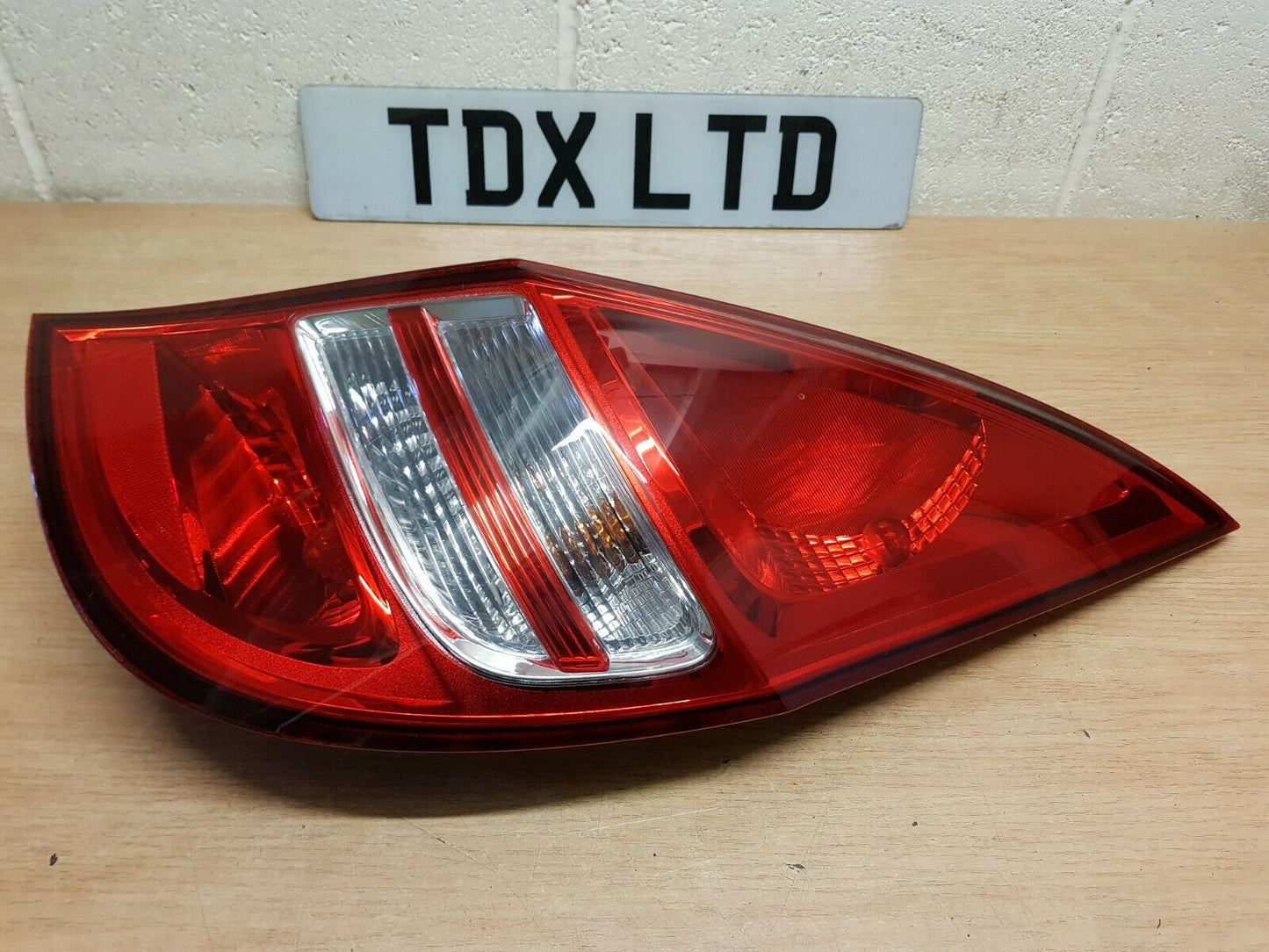 Genuine Hyundai i30 MK1 Drivers Rear Outer Tail Light Lamp 2008-2011