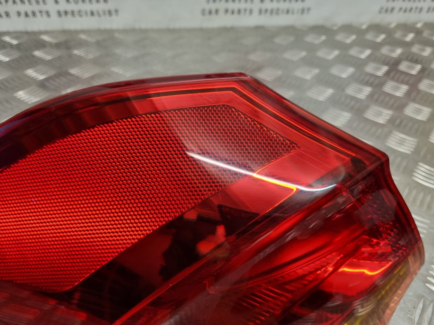 KIA CEED (JD) 2012-2018 GENUINE PASSENGERS SIDE REAR OUTER BRAKE LIGHT 92401-A20