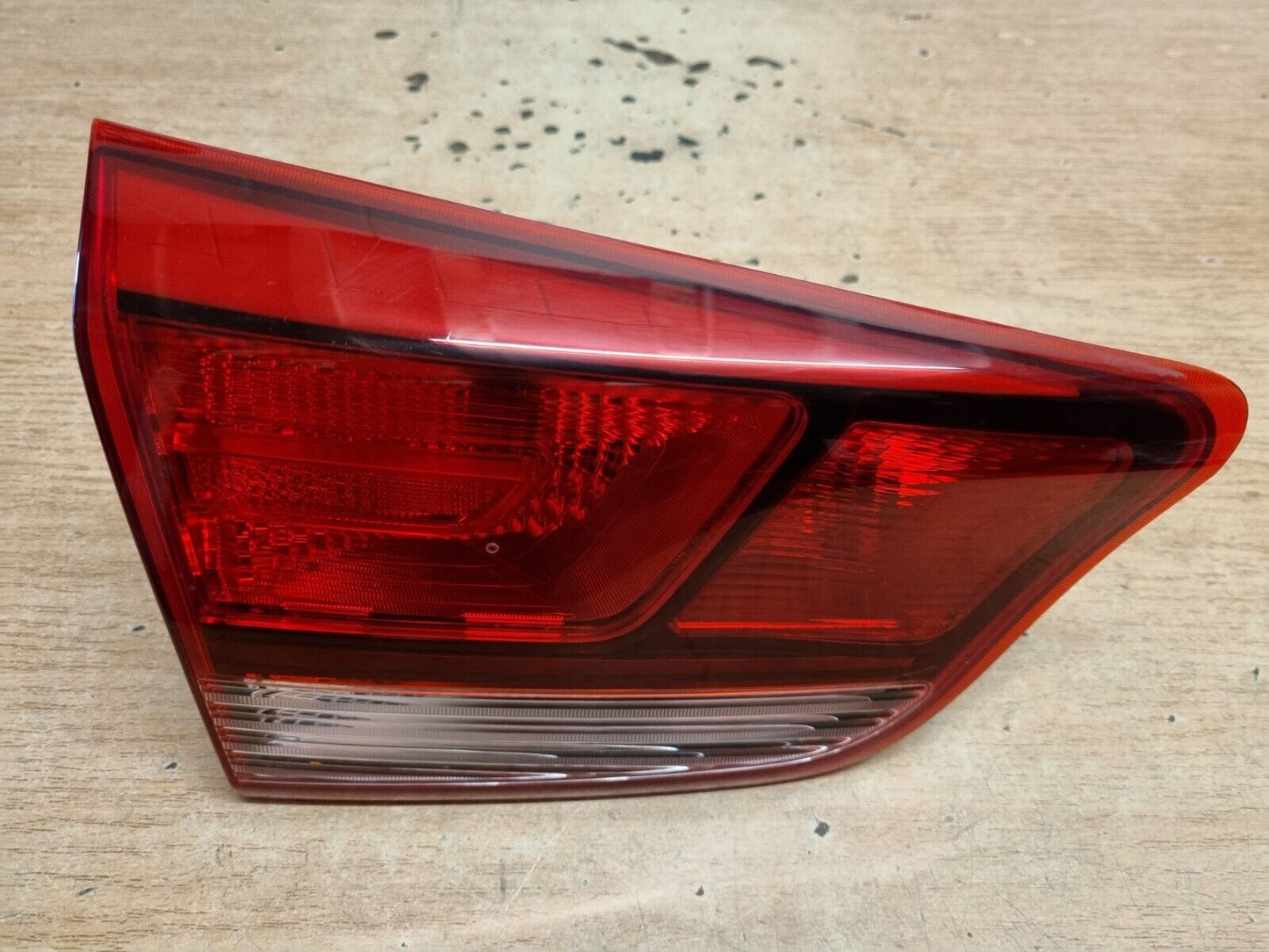 KIA RIO 2017-2020 MK4 PRE-FACELIFT GENUINE PASSENGERS SIDE INNER TAILGATE LIGHT