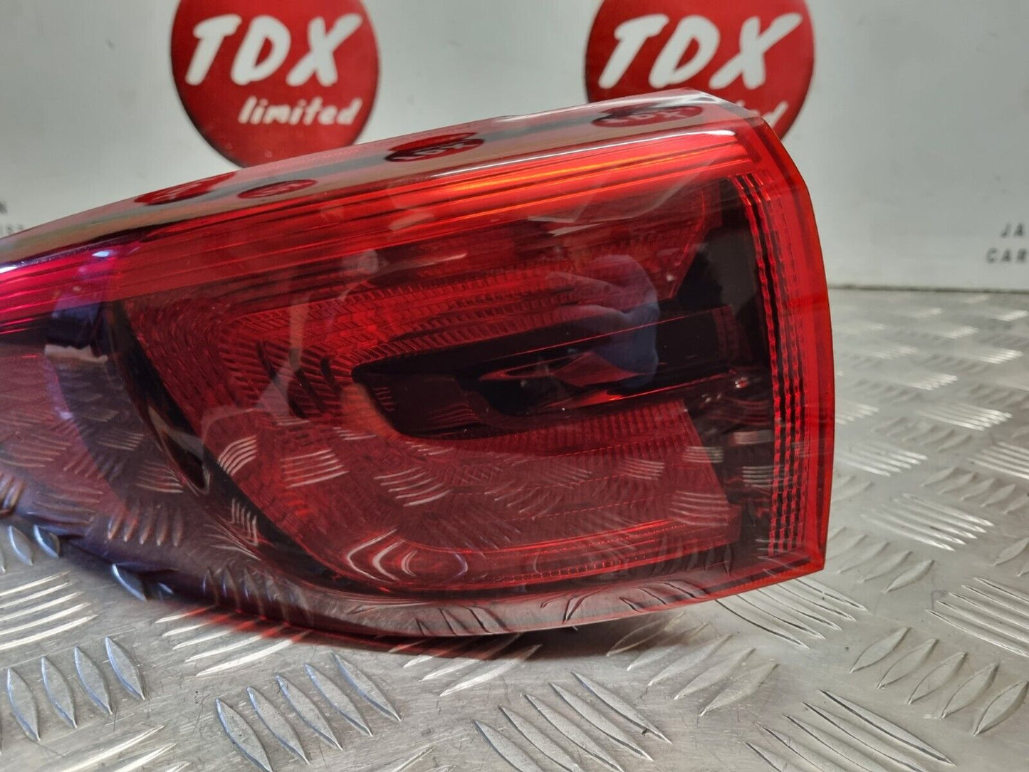 KIA SPORTAGE 2016-2019 MK4 PRE-FACELIFT PASSENGERS SIDE REAR OUTER BRAKE LIGHT