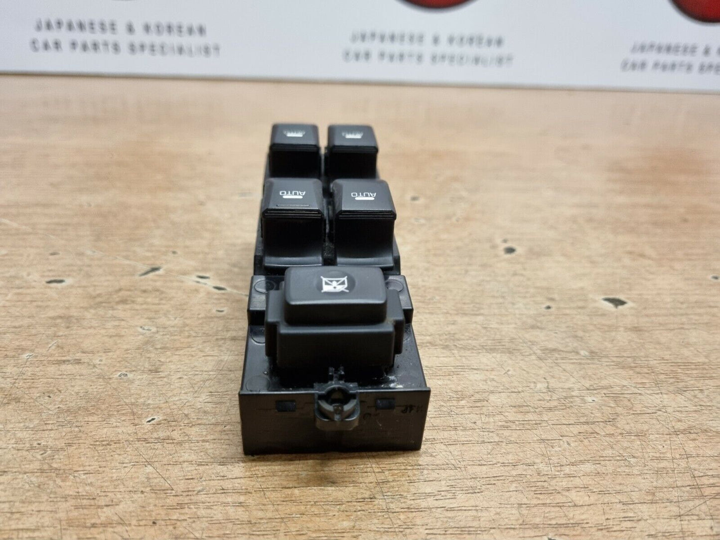 KIA CEED MK2 GENUINE DRIVERS FRONT O/S 4 WAY WINDOW SWITCH 2012-2015 93570-A2900