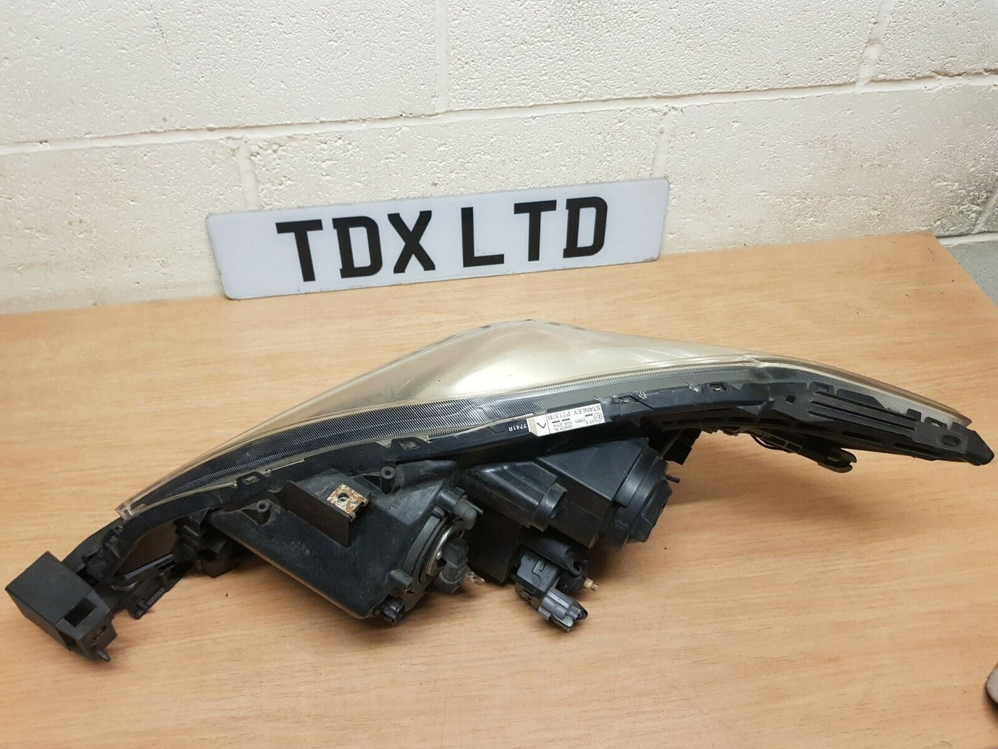 Mazda 5 Driver Side Halogen Headlight 2009 2010 2011