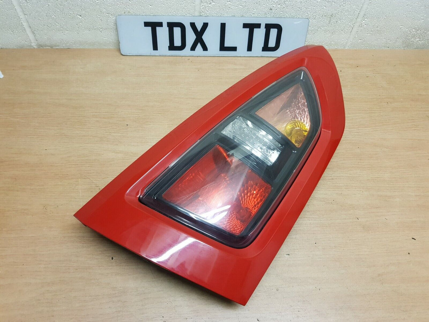 Genuine Kia Soul MK1 Driver Side Rear Outer Red Tail Light Lamp 2009-2013