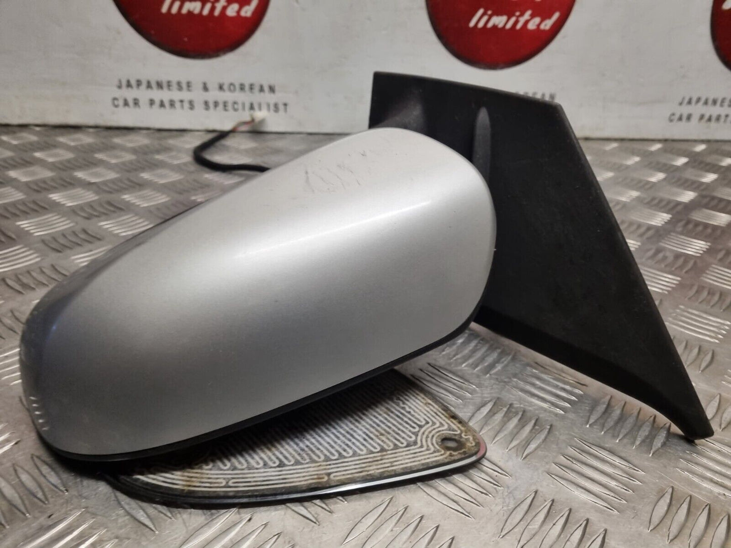 TOYOTA AYGO MK2 2014-2022 GENUINE PASSENGERS SIDE MANUAL FOLD WING MIRROR SILVER