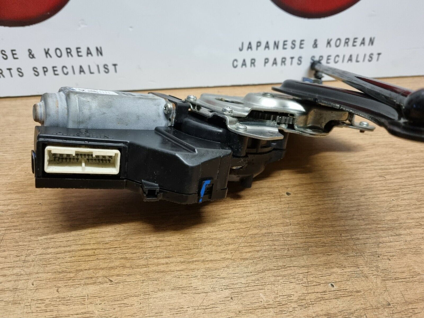 MITSUBISHI OUTLANDER MK3 TAILGATE AUTO OPEN CLOSE MOTOR ACTUATOR HINGE 2015-2018