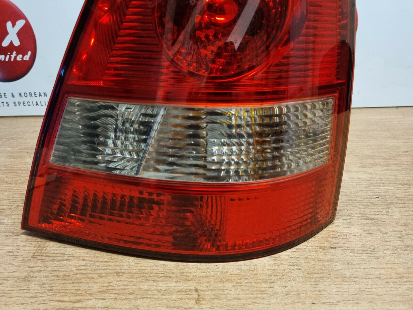 KIA SORENTO BL MK1 2002-2006 GENUINE PRE-FACELIFT DRIVERS SIDE REAR OUTER LIGHT