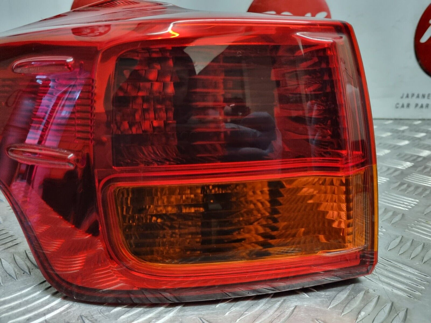 TOYOTA RAV4 (XA40) MK4 2012-2015 GENUINE PASSENGERS SIDE REAR OUTER BRAKE LIGHT