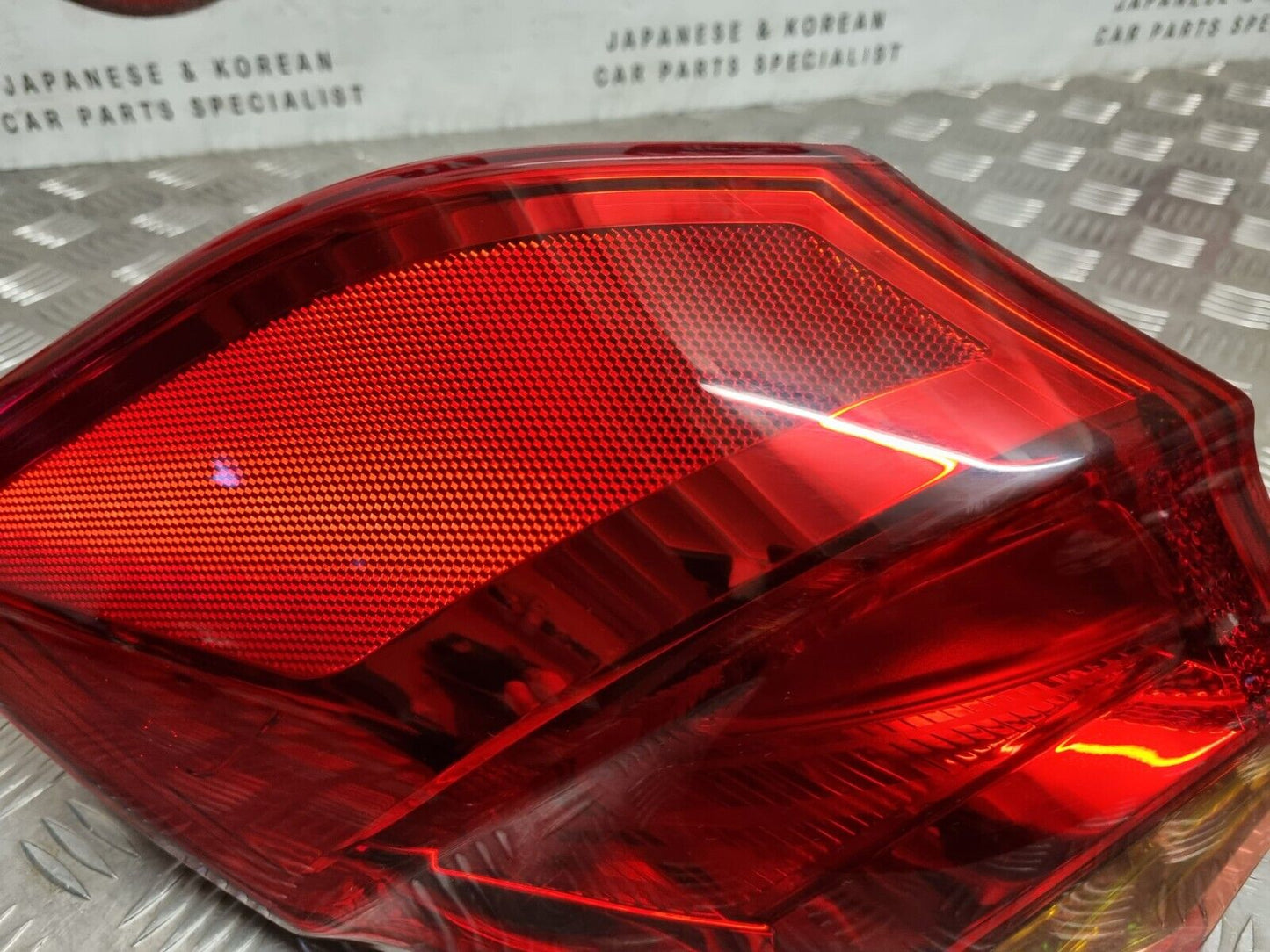 KIA CEED JD MK2 2012-2018 GENUINE PASSENGERS REAR OUTER BRAKE LIGHT 92401-A20