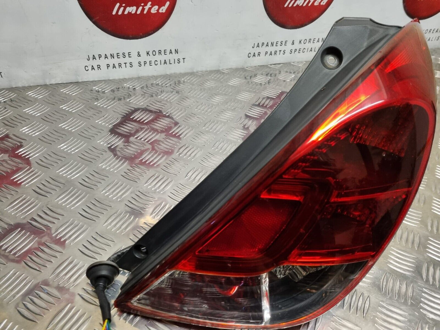 HYUNDAI I20 PB 2012-2014 MK1 FACELIFT GENUINE DRIVERS REAR OUTER LIGHT 92402-1J5